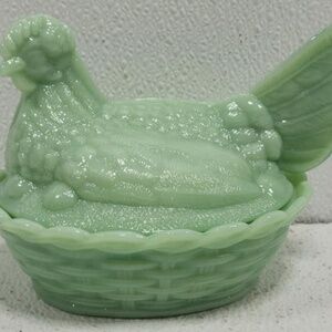 Jadeite Green Glass Hen on Nest Treasure Dish Home Decorating Accent Kitchen